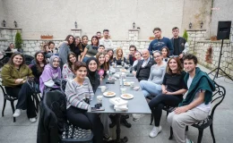 İzmir Büyükşehir Belediye Başkanı Tunç Soyer, Buca’daki Kitap Kafe ve Kütüphane’yi Ziyaret Etti